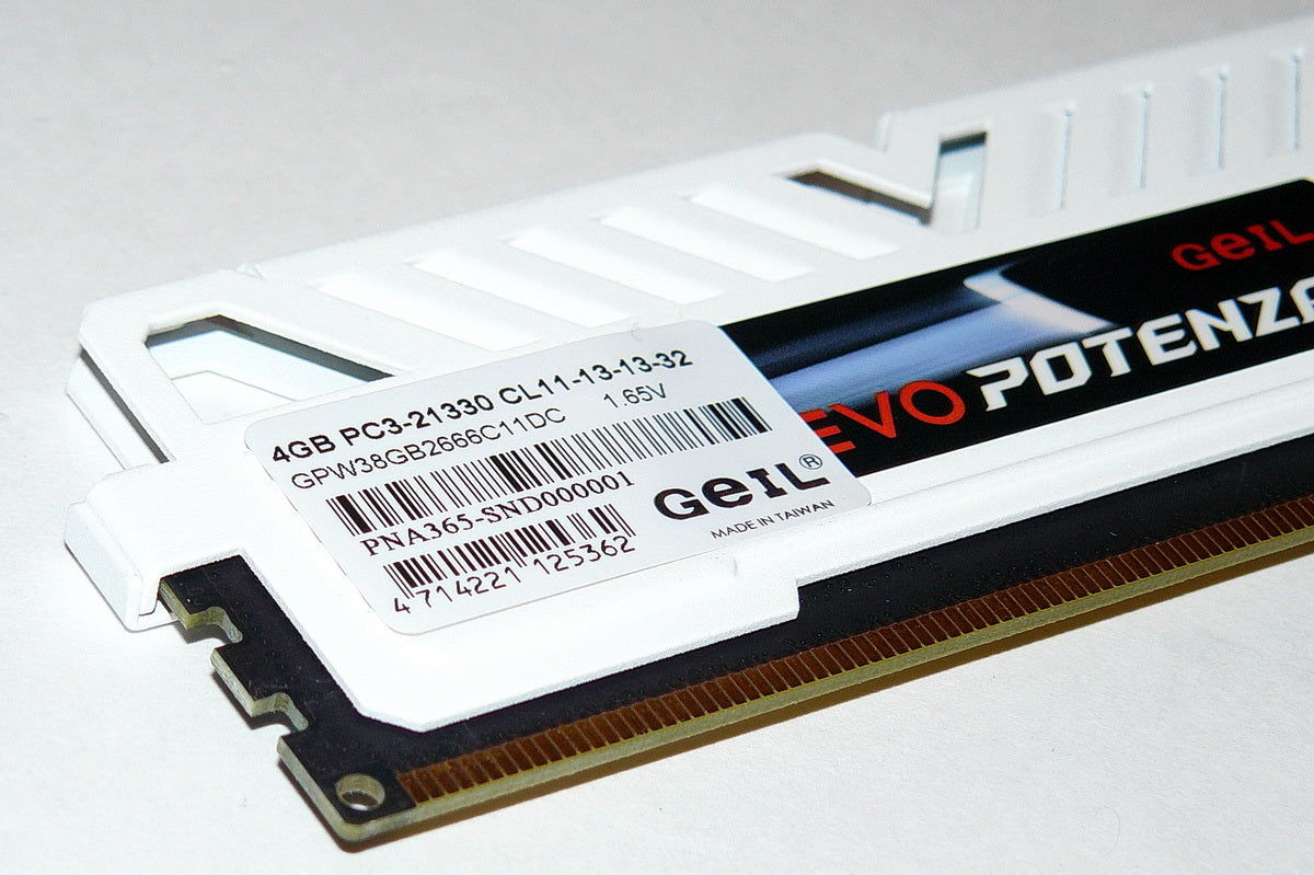 MEMOIRE DESKTOP GEIL 8GB (4GBX2) DDR3 PC2666 POTENZA WHITE