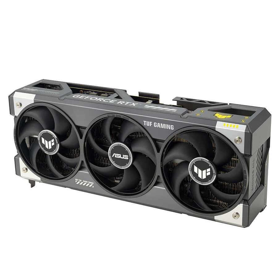 Gros plan sur le système de refroidissement triple ventilateur Axial-Tech de l’ASUS RTX 5080 TUF Gaming OC 16GB GDDR7, conçu pour la performance en Algérie